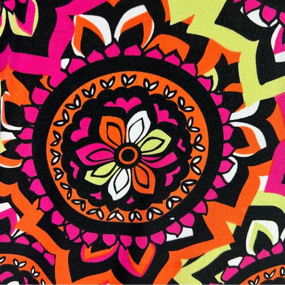 Cold shoulder, asymmetrical brightly colored, sexy, flowy top. Women’s size s - Picture 2 of 6